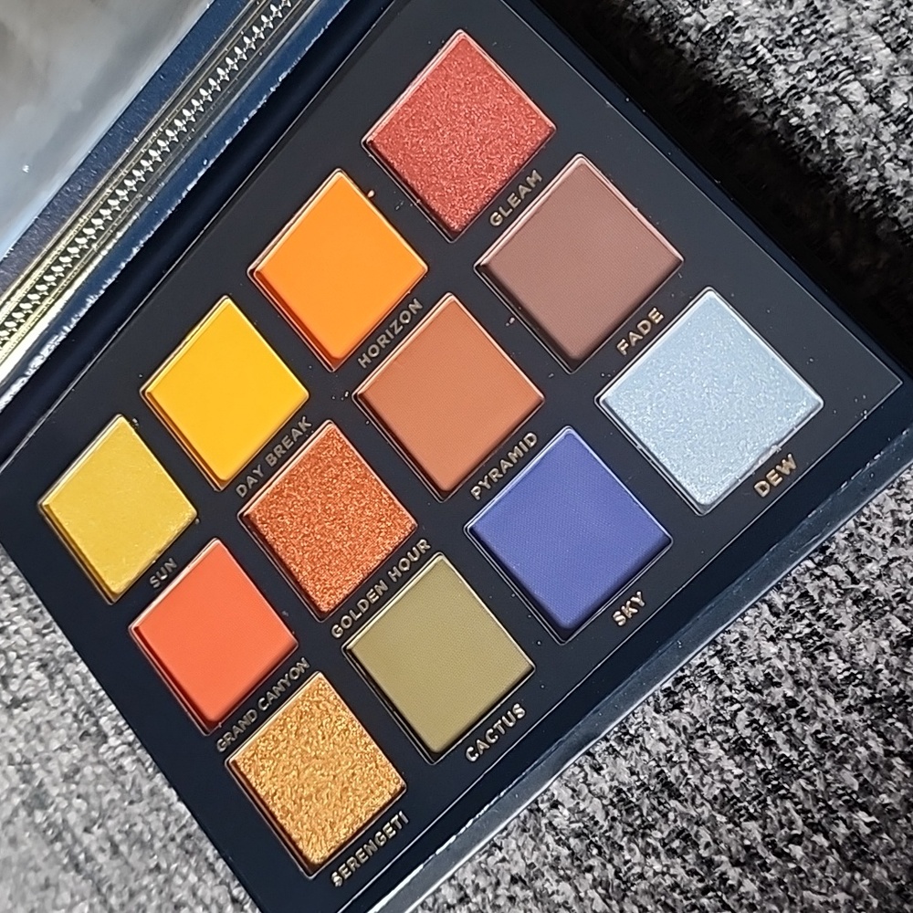 ACE Beautē Vintage Dawn Eyeshadow Palette